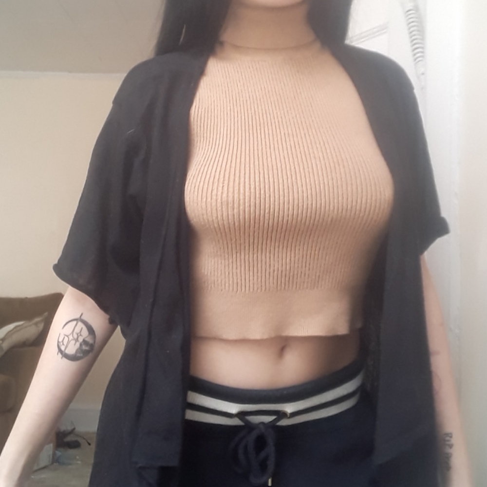 Black shortsleeve thin cardigan